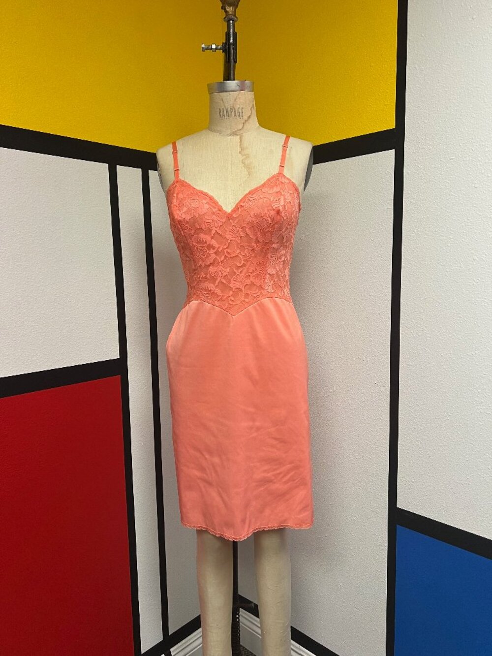 Vintage 1950s Vanity Fair Peach Lace Bodice Nylon Dress Slip Size Small 32
